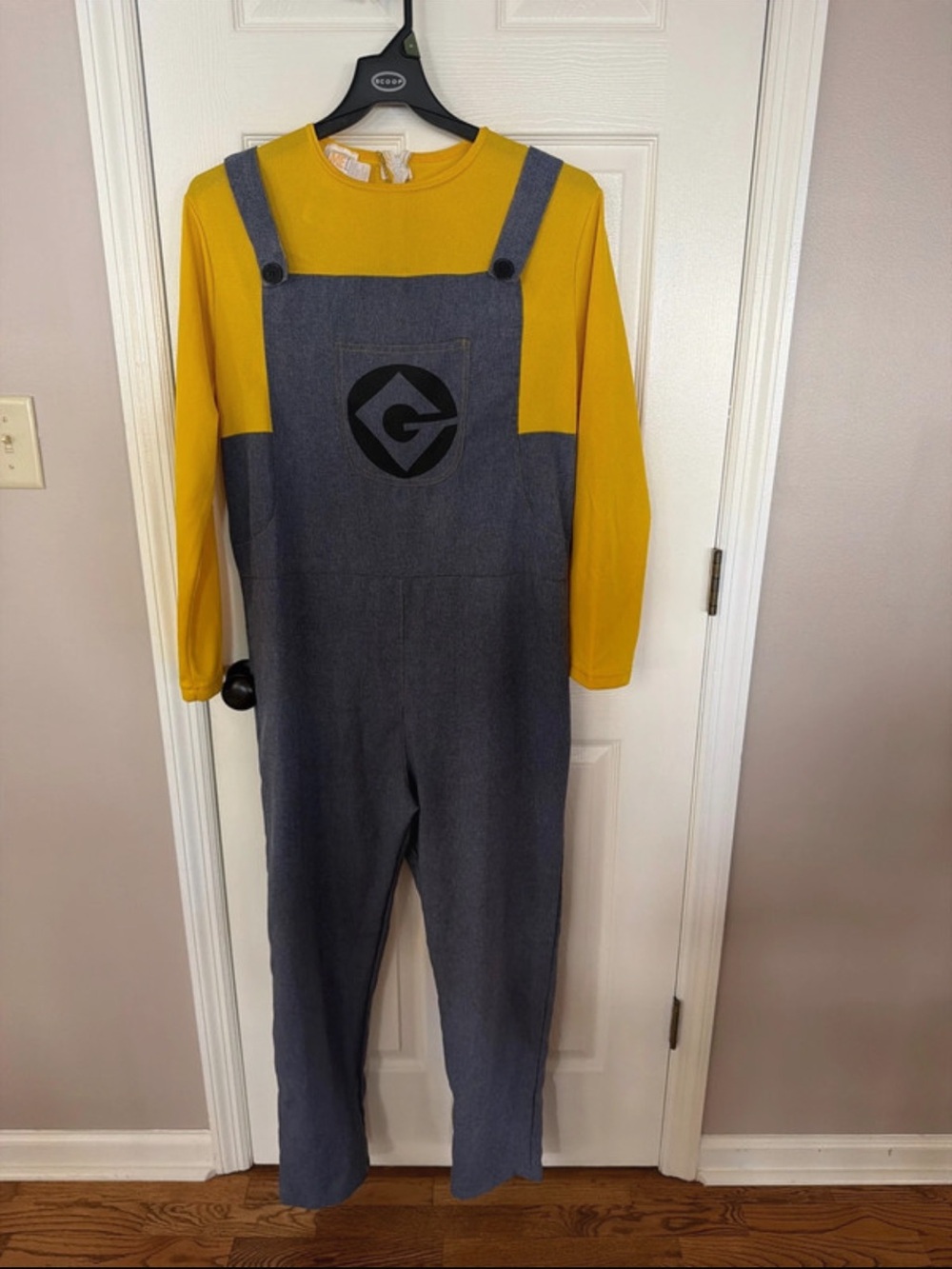 Adult standard size  Minion costume  like new